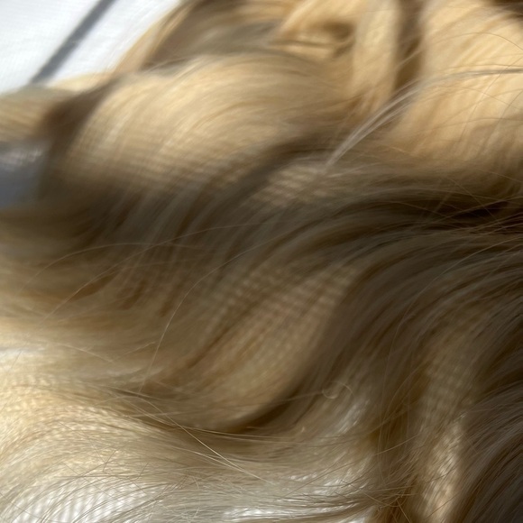 24 In Clip in light Ash  Blonde Wavy Hair Extensions - Picture 4 of 7
